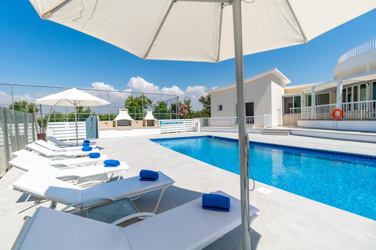 Villa Amelia By Ezoria Villas بيرفوليا المظهر الخارجي الصورة
