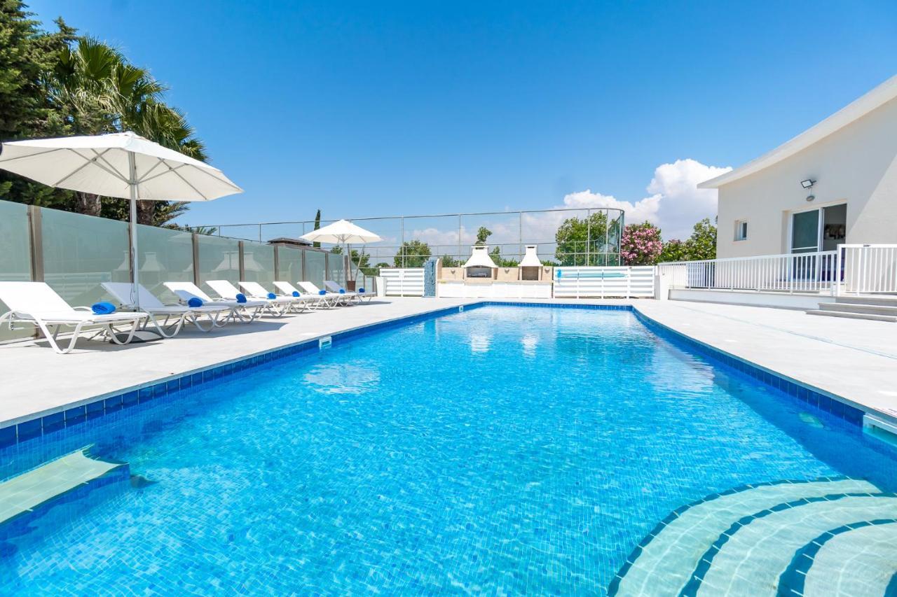 Villa Amelia By Ezoria Villas بيرفوليا المظهر الخارجي الصورة