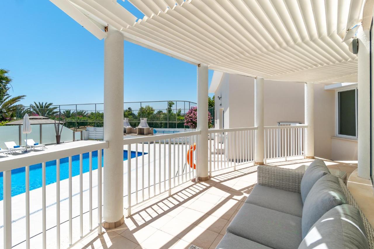 Villa Amelia By Ezoria Villas بيرفوليا المظهر الخارجي الصورة
