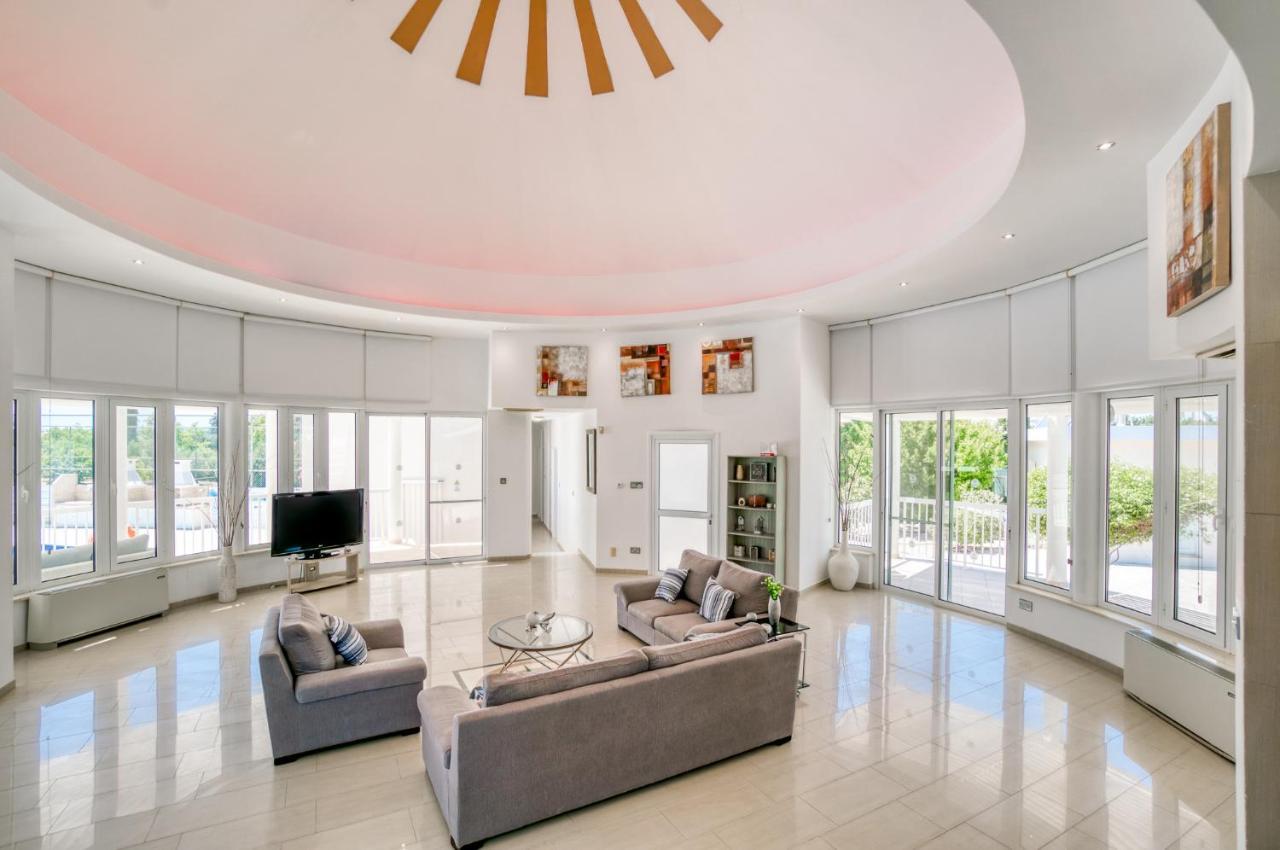 Villa Amelia By Ezoria Villas بيرفوليا المظهر الخارجي الصورة