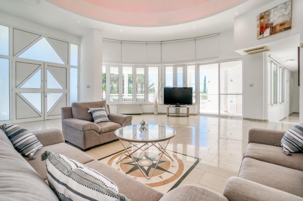 Villa Amelia By Ezoria Villas بيرفوليا المظهر الخارجي الصورة